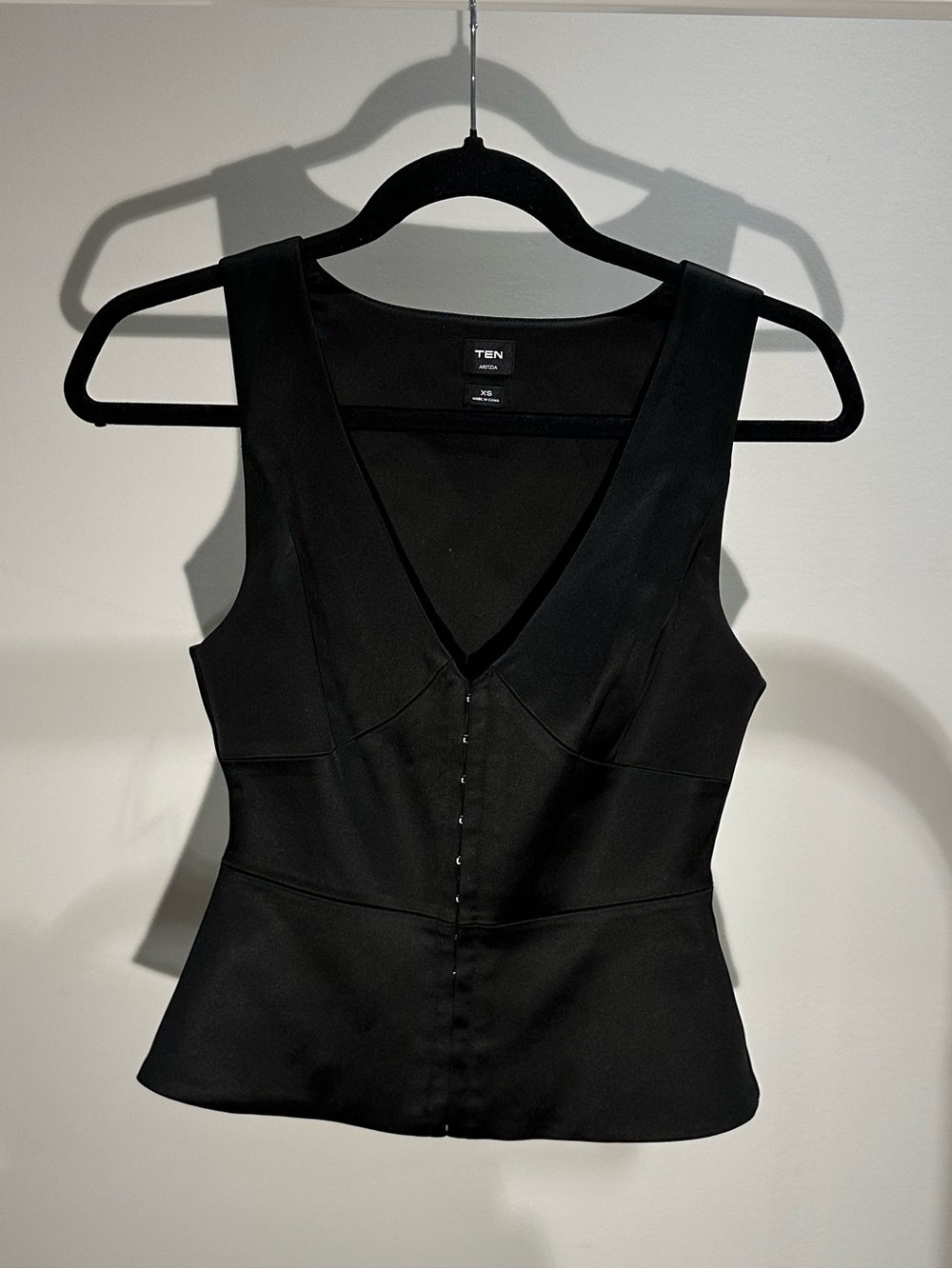 Aritzia Black V-Neck Button-Front Camisole